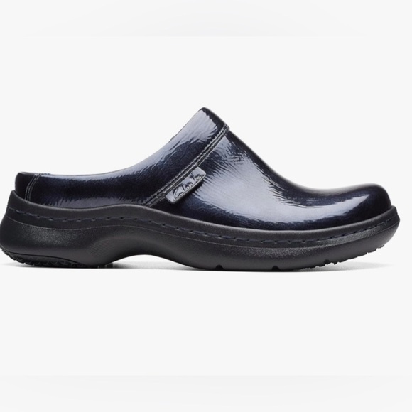 Clarks Pro Clog size 6.5 NWT Navy Patent, Verni Marine - Picture 1 of 6